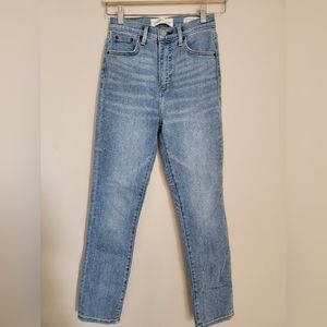 Aritzia - Denim Forum The Lola High Rise Skinny Jean 26L
